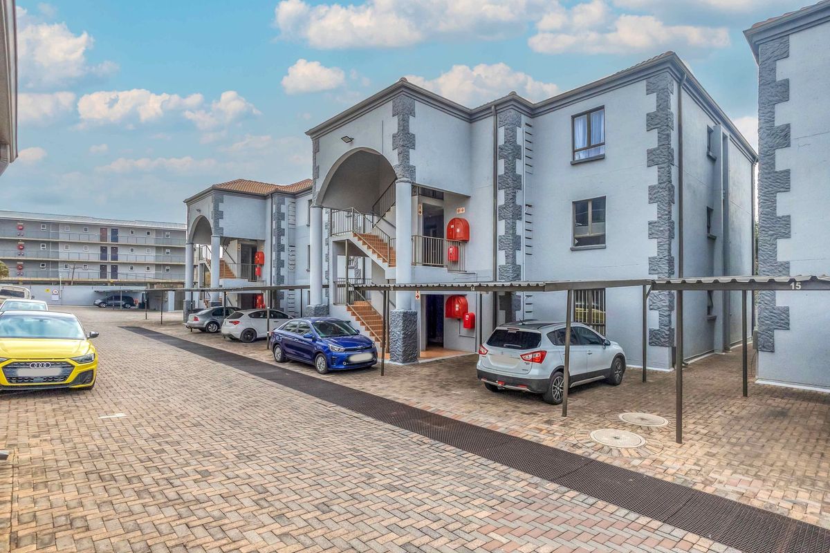 Apartment For Sale In Randburg - Photo 2