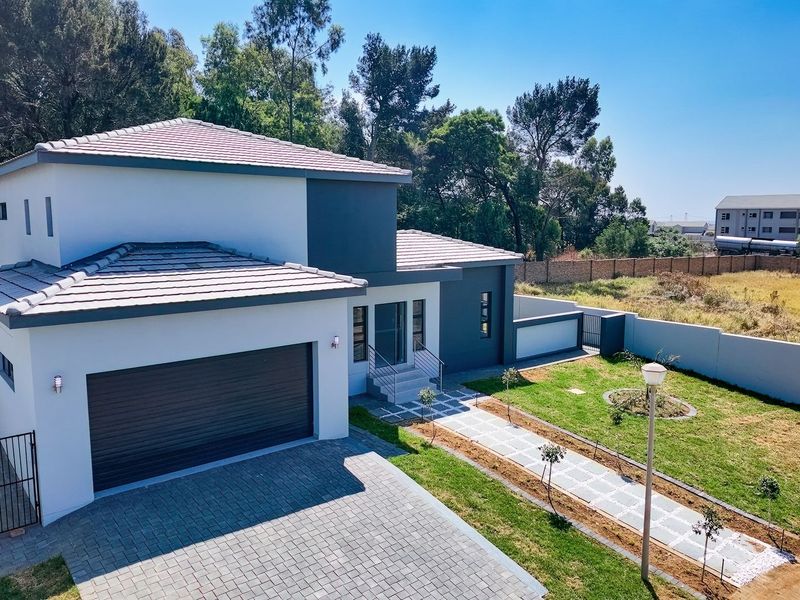 House For Sale In Midrand - Photo 2