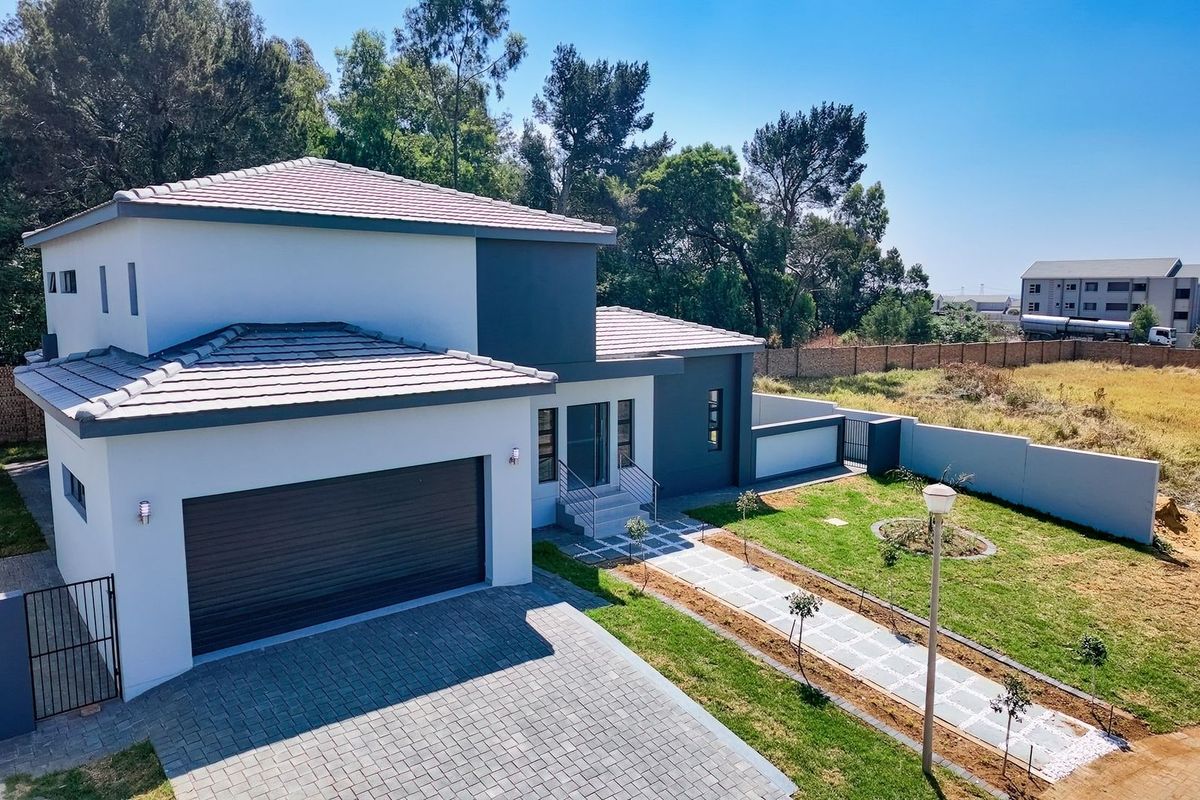 House For Sale In Midrand - Photo 2