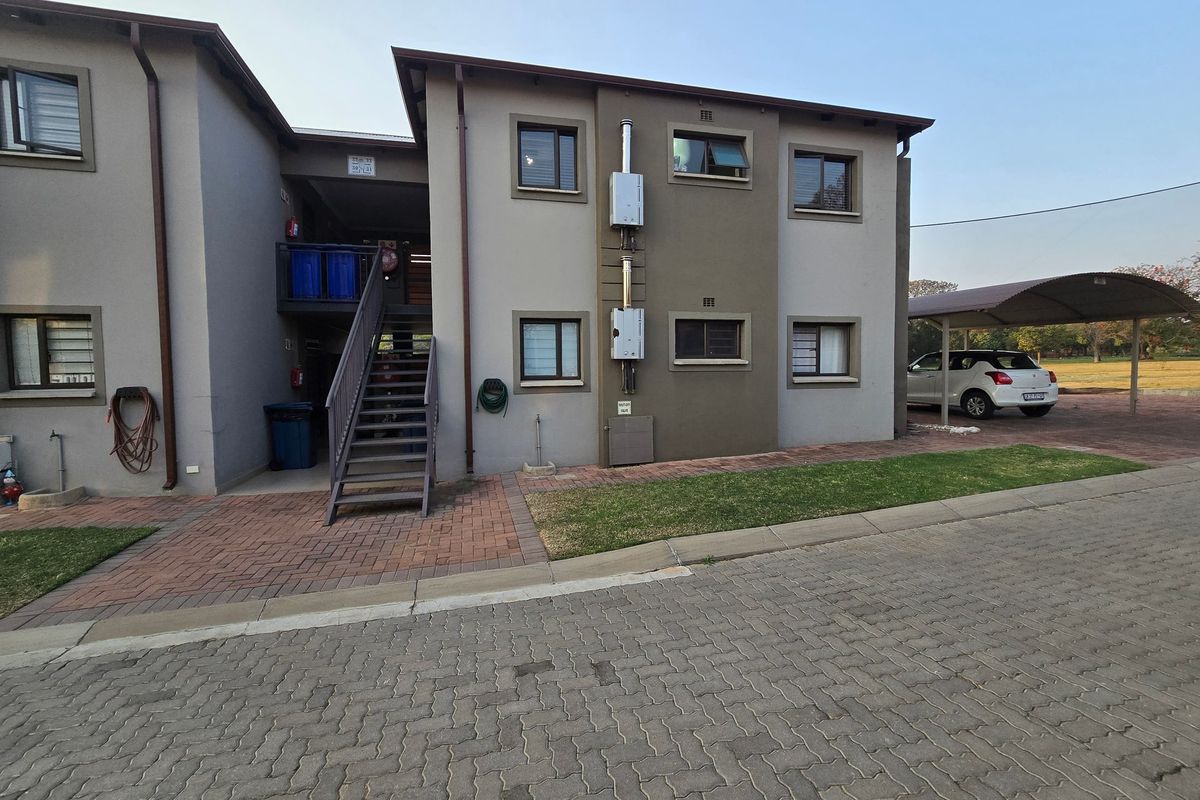 Townhouse For Sale In Cullinan - Photo 3