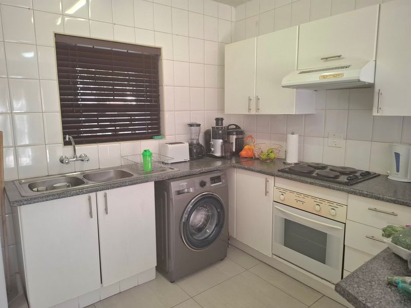 Apartment For Sale In Sandton - Photo 3