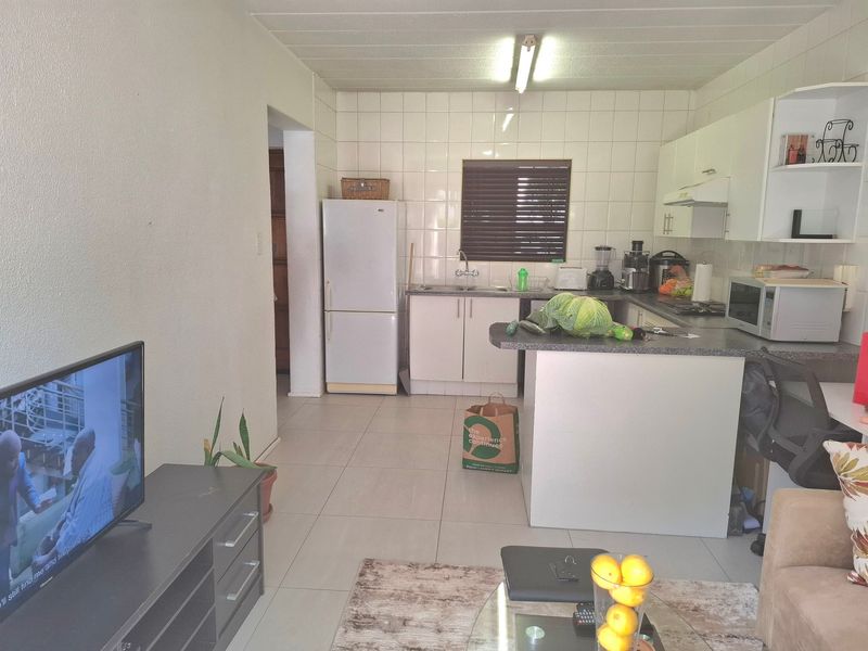 Apartment For Sale In Sandton - Photo 1
