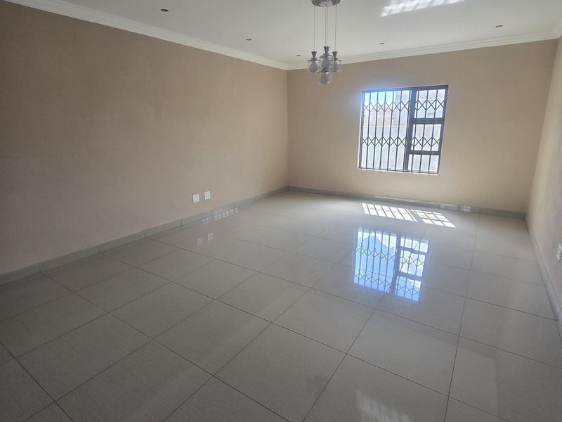 House Pending Sale In Rayton - Photo 10