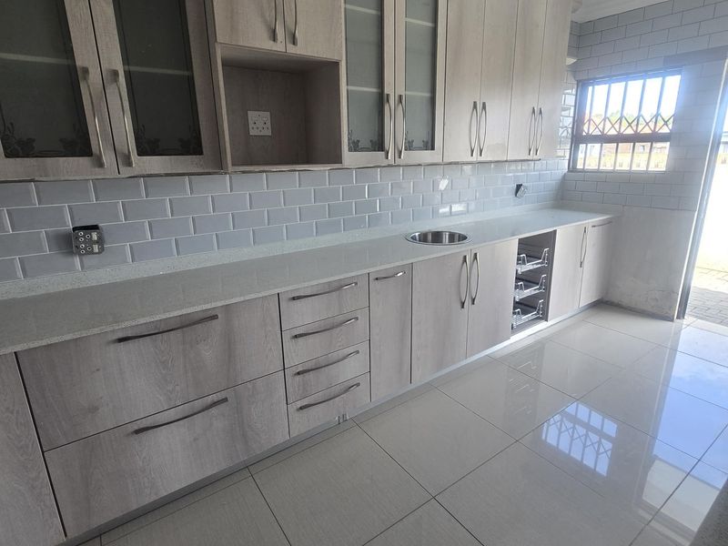House Pending Sale In Rayton - Photo 9