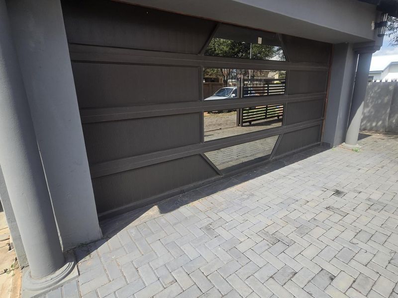 House Pending Sale In Rayton - Photo 3