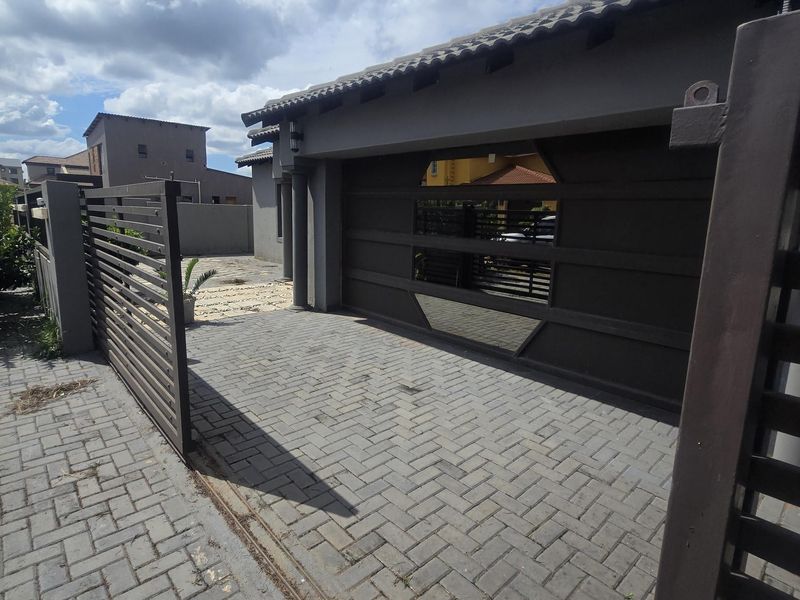 House Pending Sale In Rayton - Photo 4