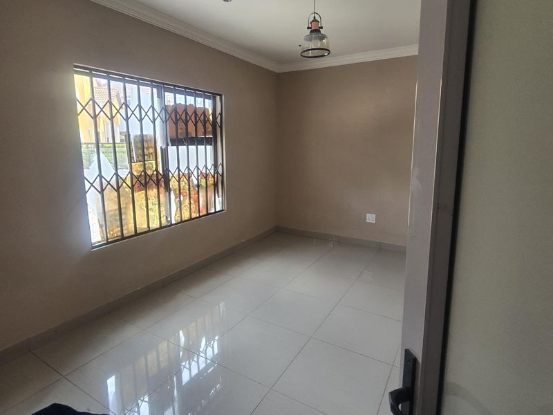 House Pending Sale In Rayton - Photo 7