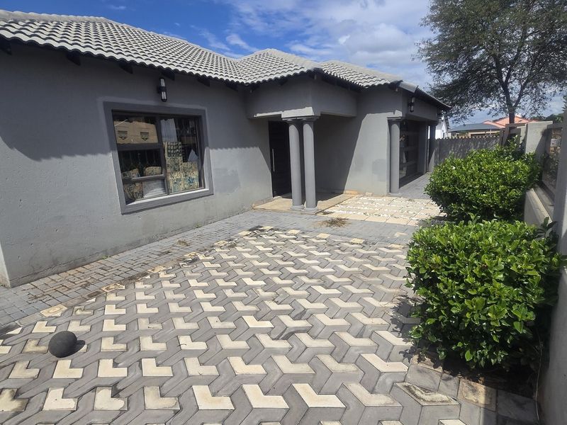 House Pending Sale In Rayton - Photo 2