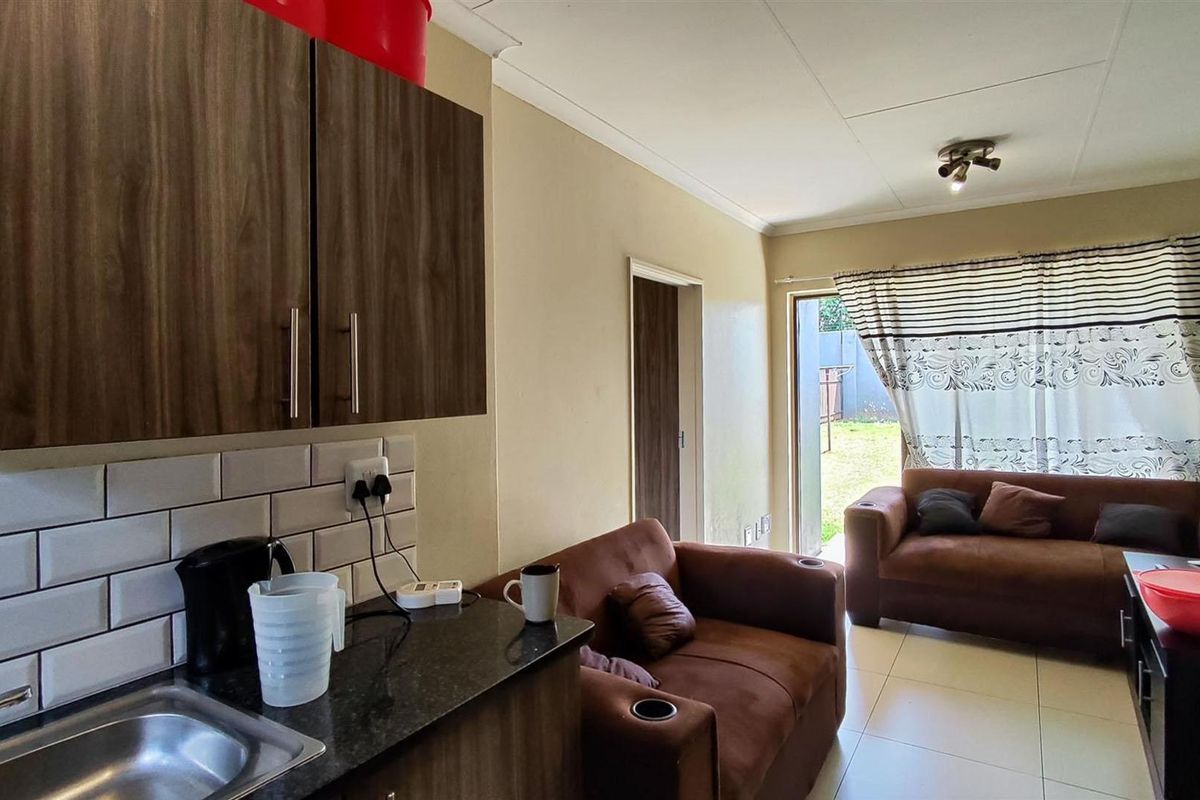 Townhouse For Sale In Boksburg - Photo 5