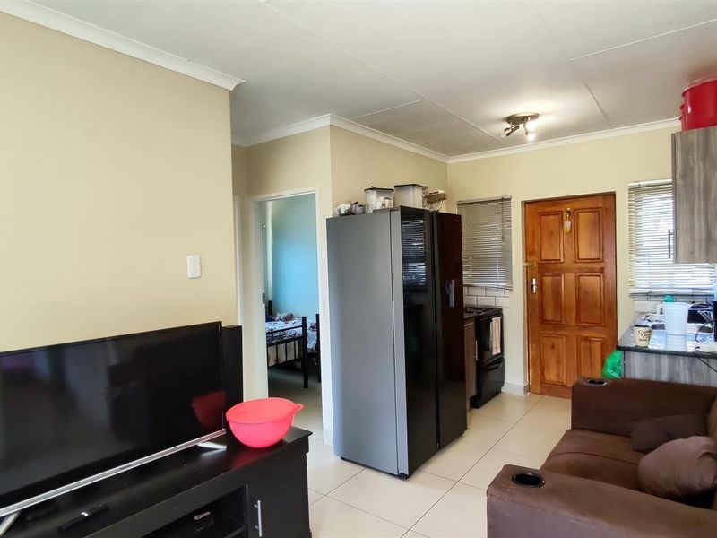 Townhouse For Sale In Boksburg - Photo 2