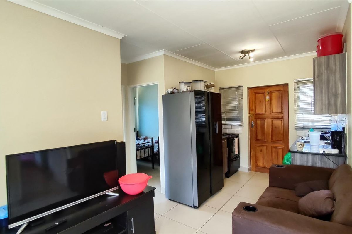 Townhouse For Sale In Boksburg - Photo 2