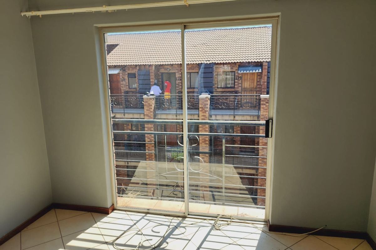 Apartment For Sale In Midrand - Photo 4