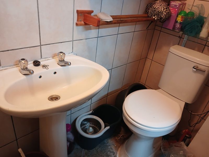 Apartment For Sale In Margate - Photo 3