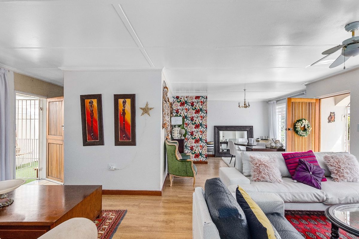 Townhouse For Sale In Sandton - Photo 3