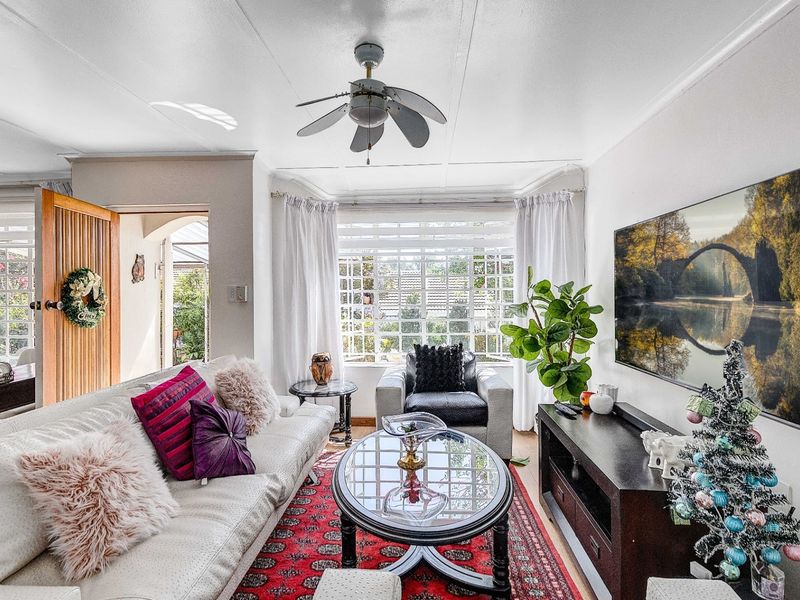 Townhouse For Sale In Sandton - Photo 2