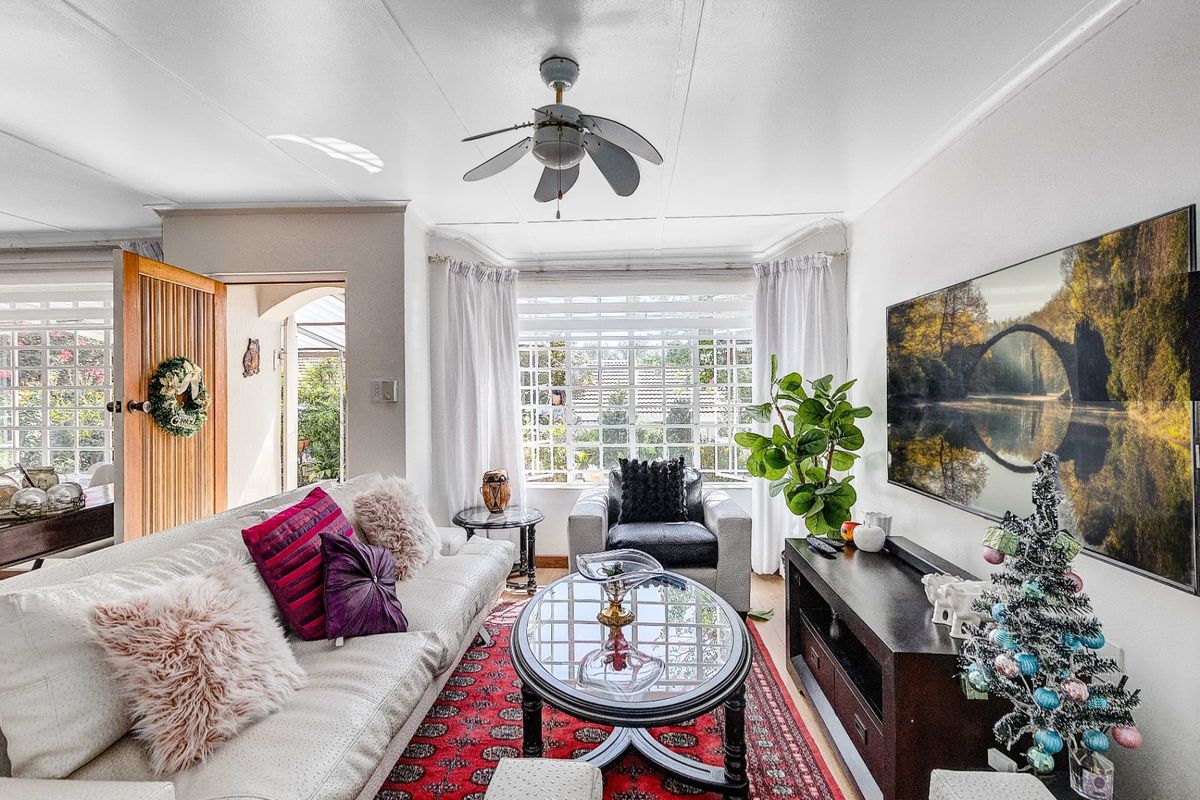 Townhouse For Sale In Sandton - Photo 2