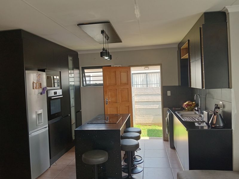 House For Sale In Pretoria - Photo 4