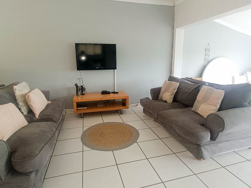 Townhouse For Sale In Port Edward - Photo 7