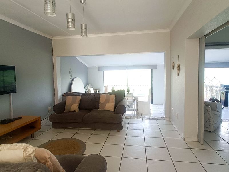 Townhouse For Sale In Port Edward - Photo 4