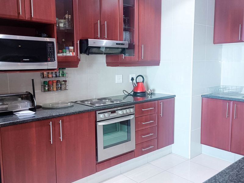 Apartment For Sale In Margate - Photo 3