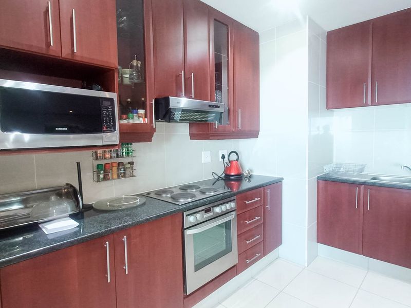 Apartment For Sale In Margate - Photo 4