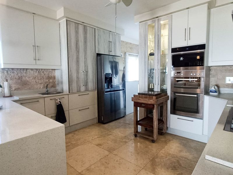 Townhouse For Sale In Margate - Photo 9