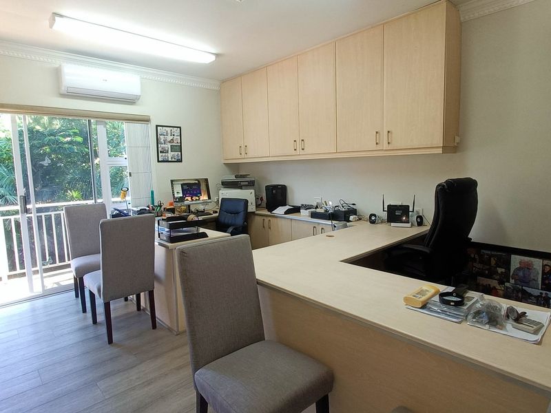 Townhouse For Sale In Margate - Photo 8