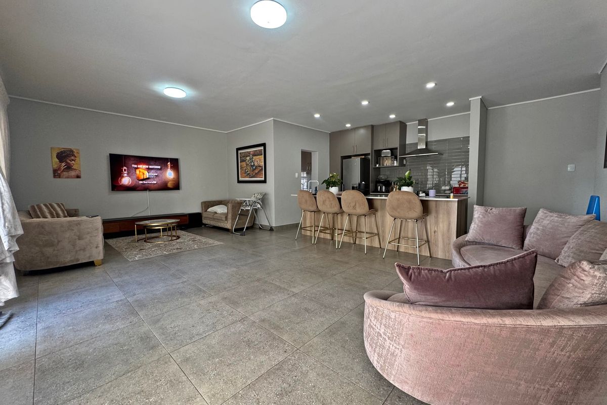 Townhouse For Sale In Bloemfontein - Photo 3
