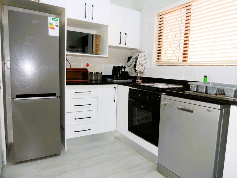 Townhouse For Sale In Margate - Photo 8