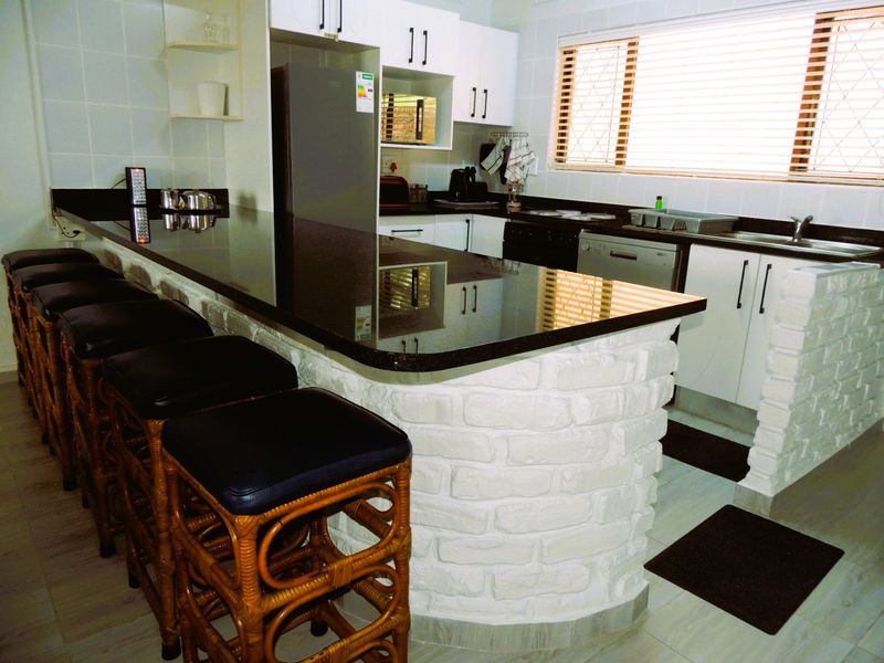 Townhouse For Sale In Margate - Photo 6