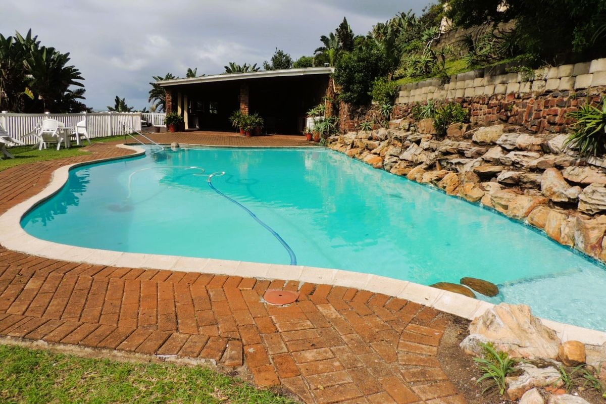 Townhouse For Sale In Margate - Photo 2