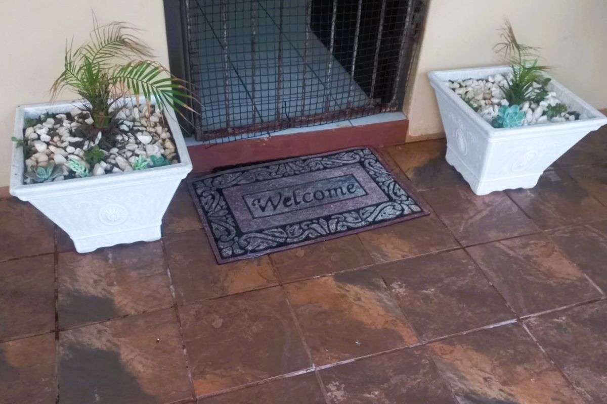 Townhouse For Sale In Margate - Photo 5