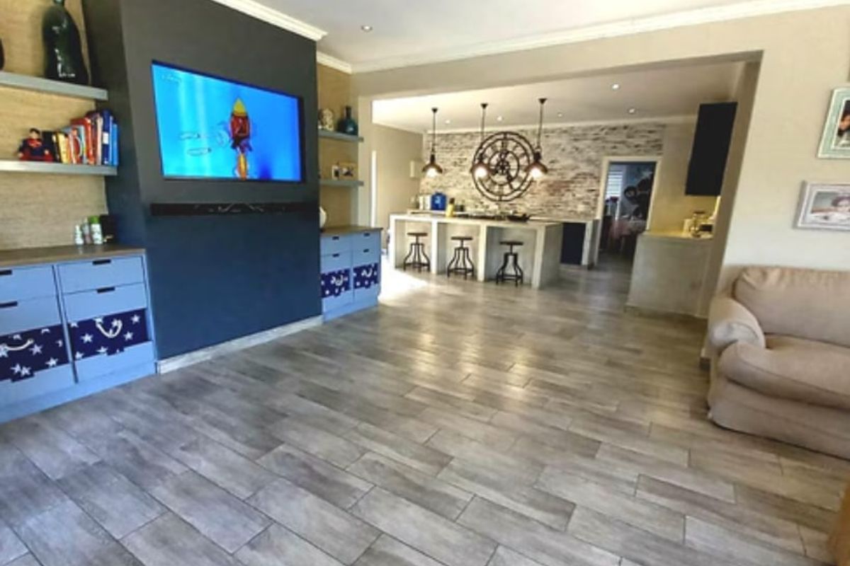 House For Sale In Margate - Photo 3