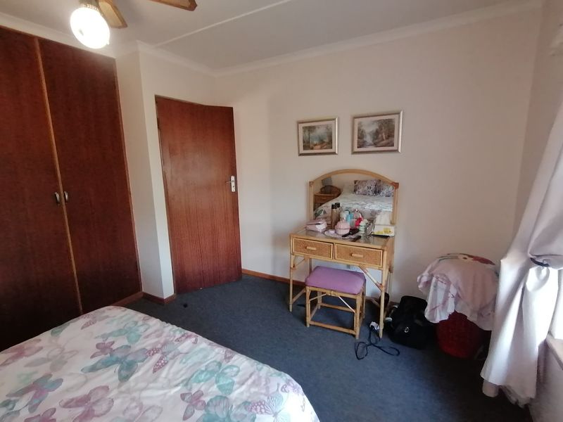 Apartment For Sale In Port Edward - Photo 5