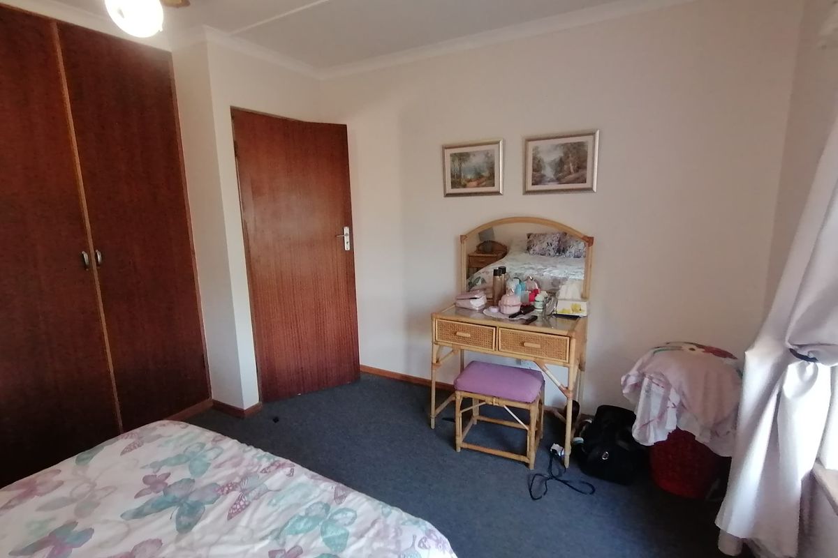 Apartment For Sale In Port Edward - Photo 5