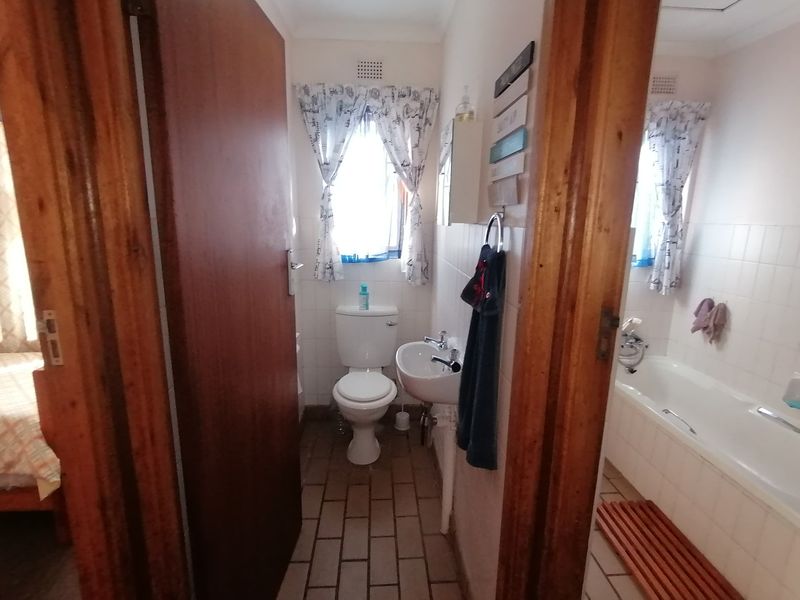 Apartment For Sale In Port Edward - Photo 10