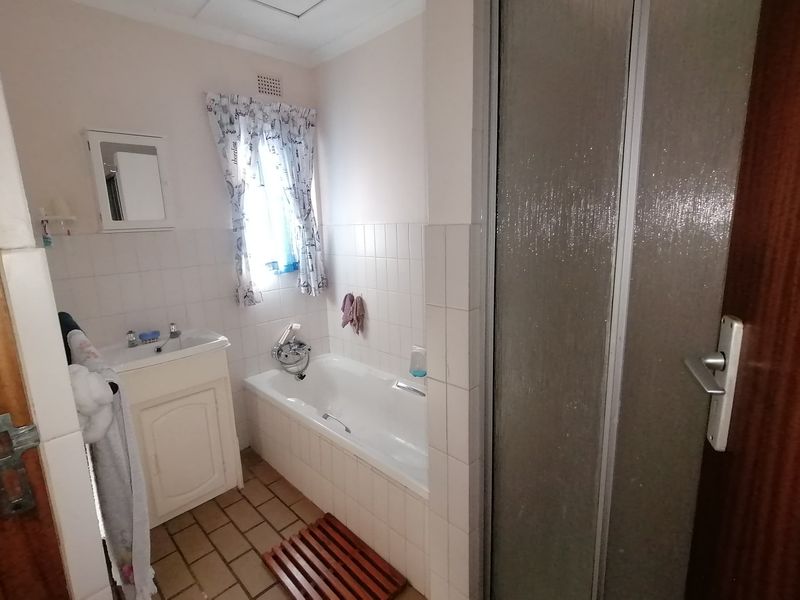 Apartment For Sale In Port Edward - Photo 9