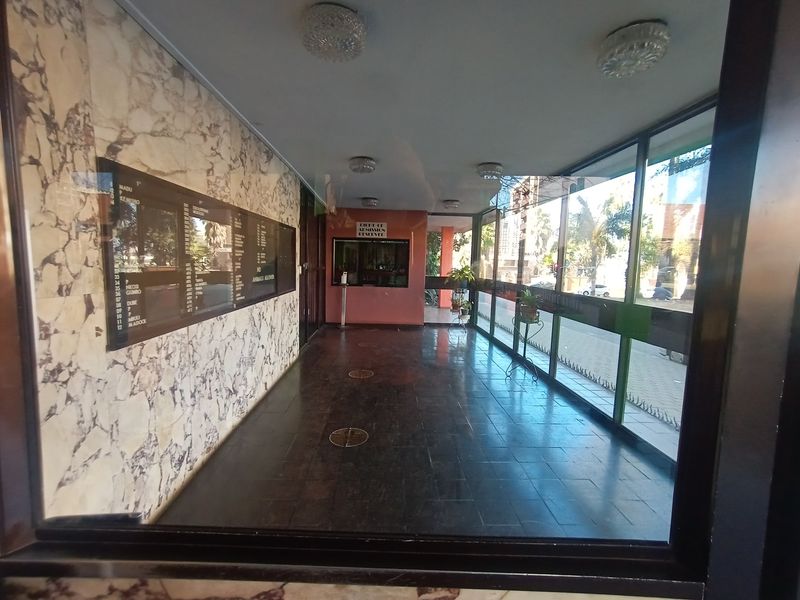 Apartment For Sale In Johannesburg - Photo 2
