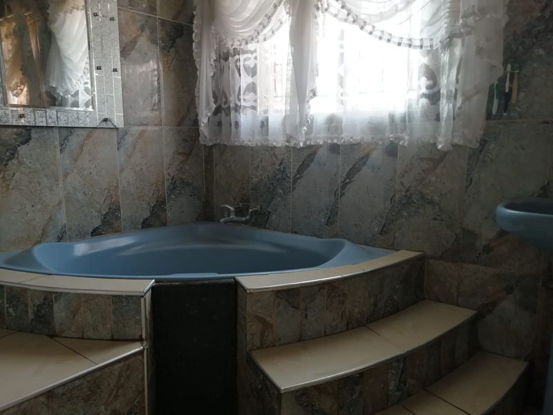 House For Sale In Johannesburg - Photo 9