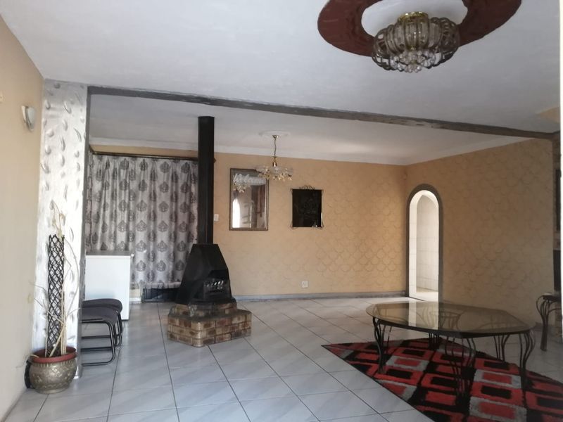 House For Sale In Johannesburg - Photo 3