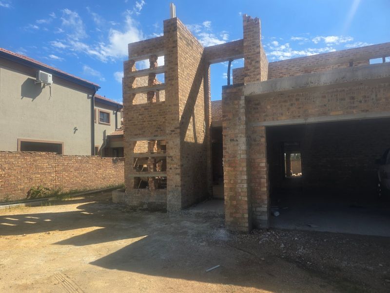 House For Sale In Rayton - Photo 2