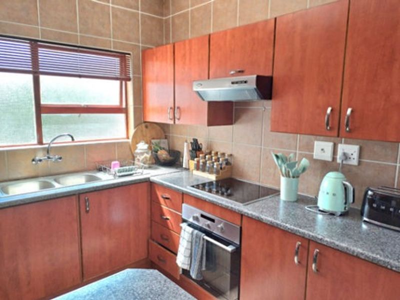 Apartment Rental Monthly In Sandton - Photo 3