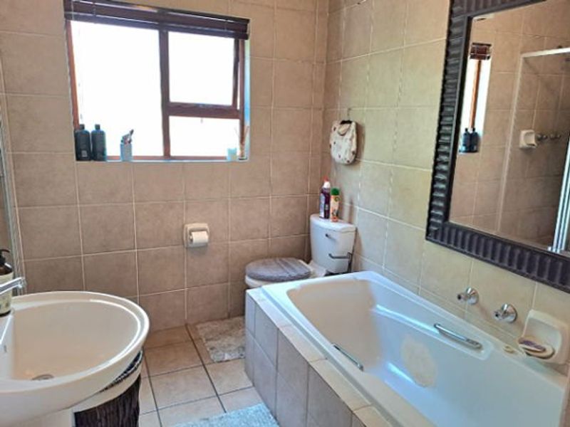 Apartment Rental Monthly In Sandton - Photo 8