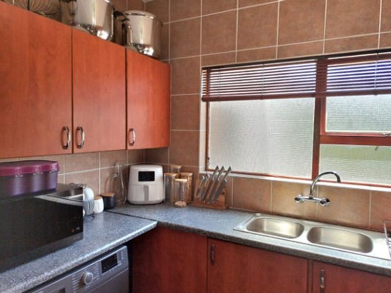 Apartment Rental Monthly In Sandton - Photo 2