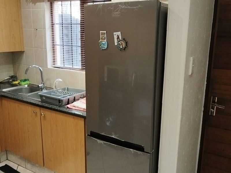 Townhouse For Sale In Sandton - Photo 3