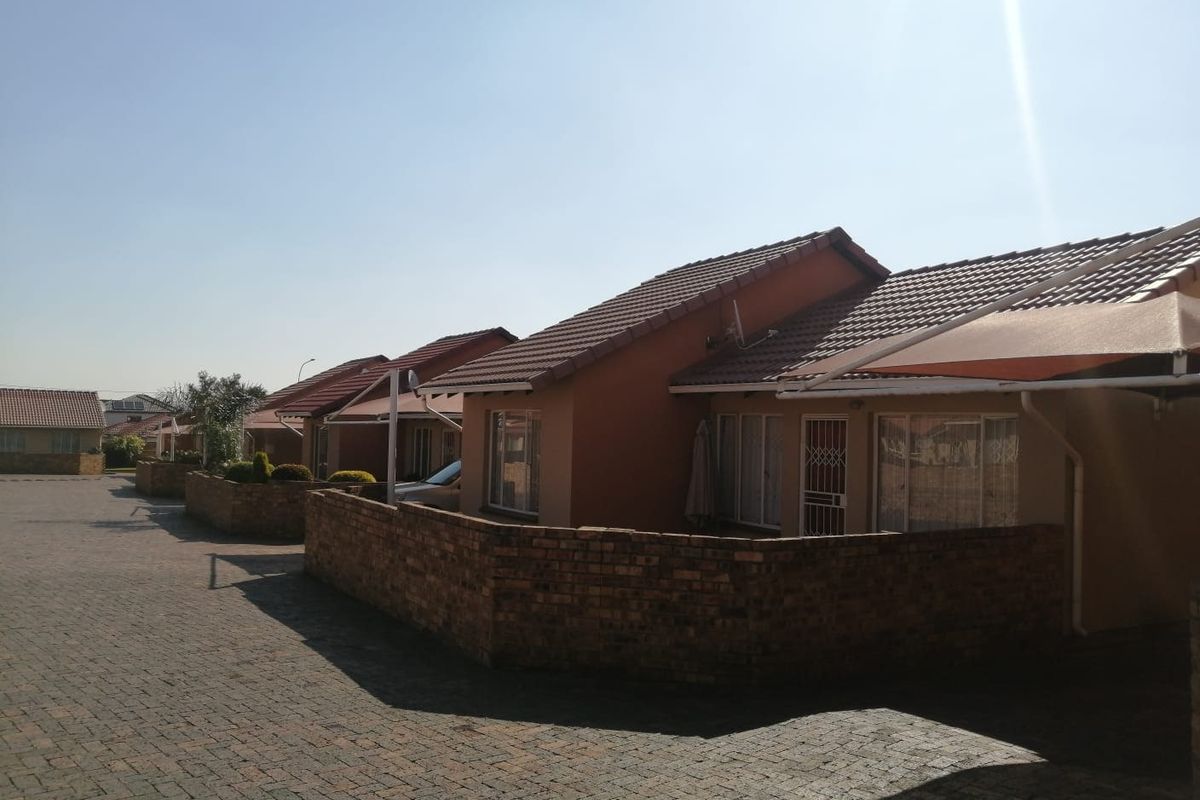 Cluster For Sale In Johannesburg - Photo 3
