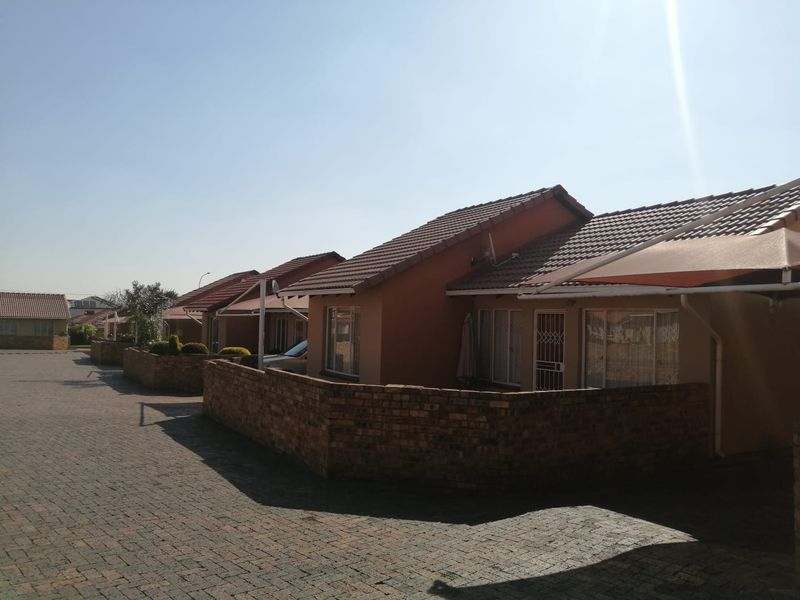 Cluster For Sale In Johannesburg - Photo 3