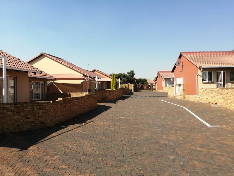 Cluster For Sale In Johannesburg - Photo 4