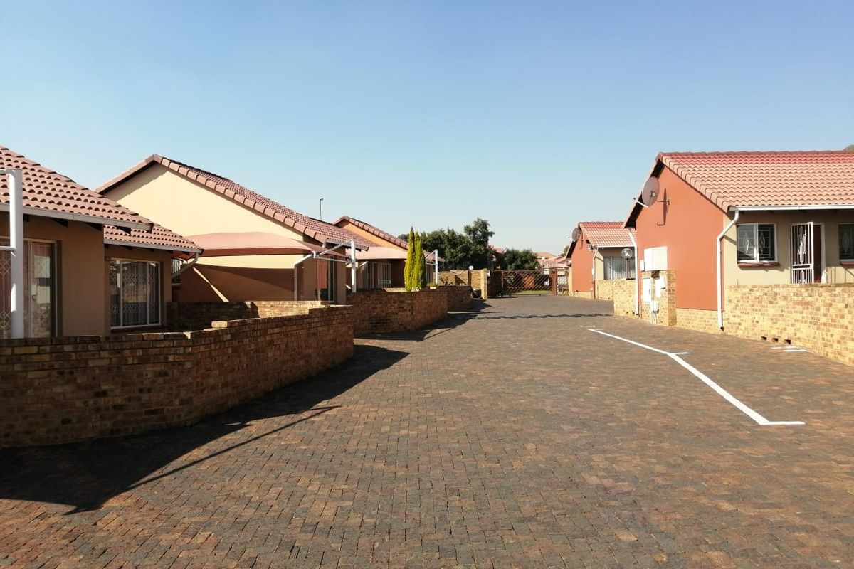 Cluster For Sale In Johannesburg - Photo 4