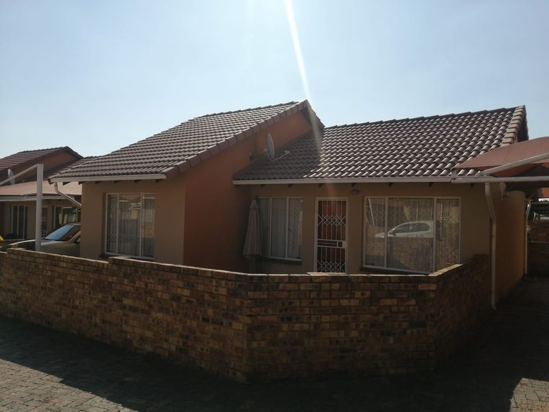 Cluster For Sale In Johannesburg - Photo 5